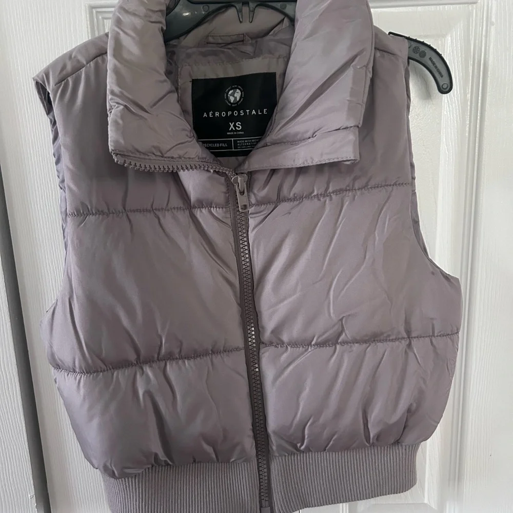 Aeropostale Cropped Puffer Vest in Soft Lavender - Picture 1 of 3